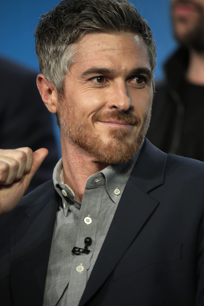dave-annable-shows-heart-in-heartbeat-tv-show-patrol